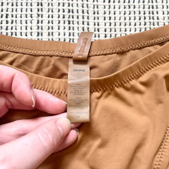 SKIMS high leg swim bottoms - Picture 2 of 3